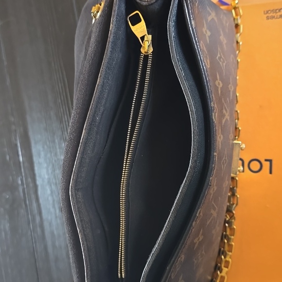 Louis Vuitton, Pallas Shoulder/Crossbody Chain Monogram Canvas Bag with Calfskin - Picture 13 of 16